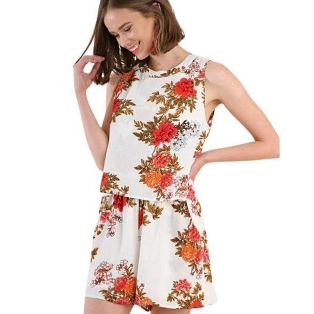 296 - Umgee NWOT Off-White Floral Romper with Pockets, Size Large